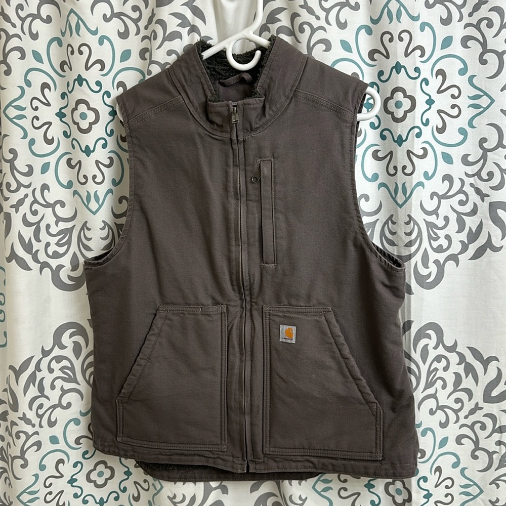 Vest never worn size Large color it’s like a light lavander